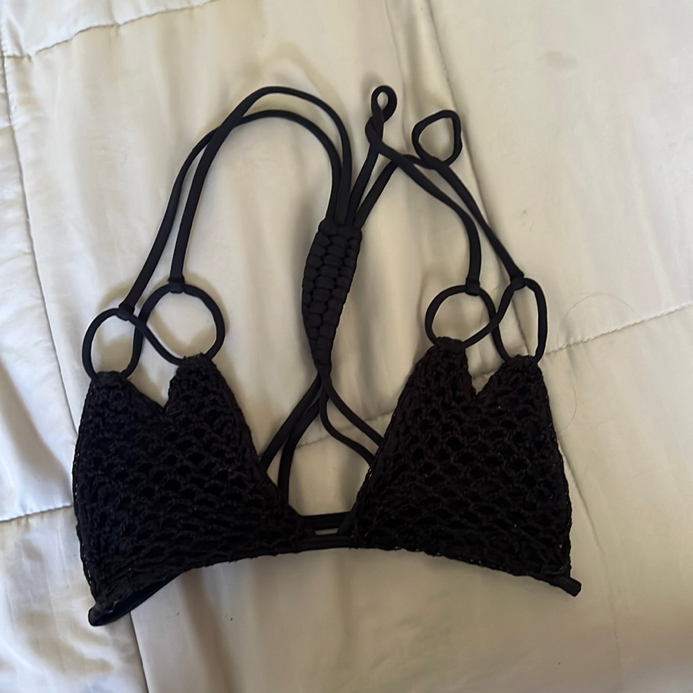 black acacia top